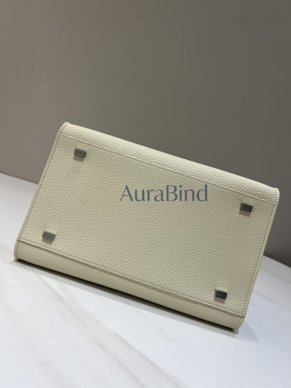 TR Margaux 10 series (pebbled white)