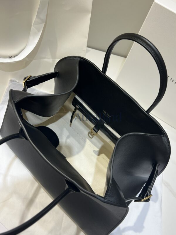 TR Margaux 15 Series (Plain Black)