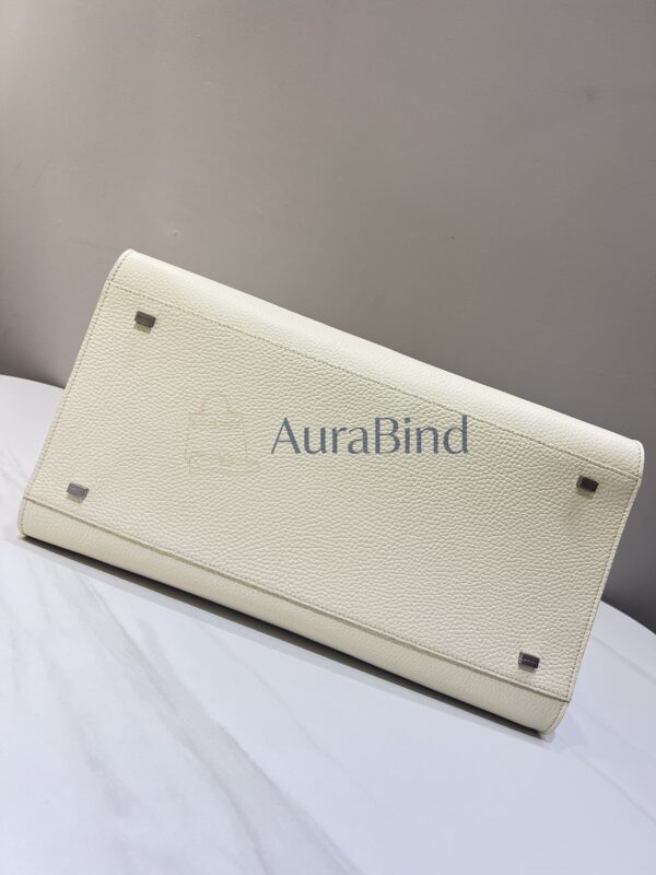 TR Margaux 15 series (pebbled white)