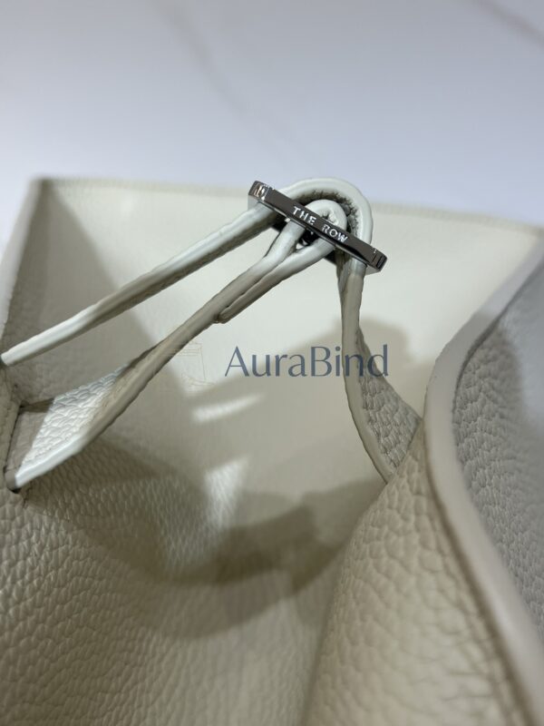 TR Margaux 15 series (pebbled white)