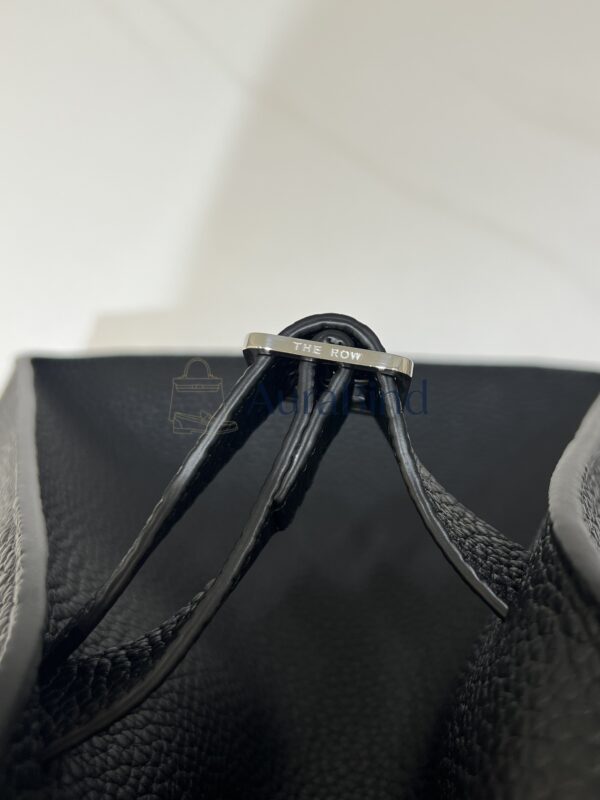 TR Margaux 15 Series (Lychee Black)