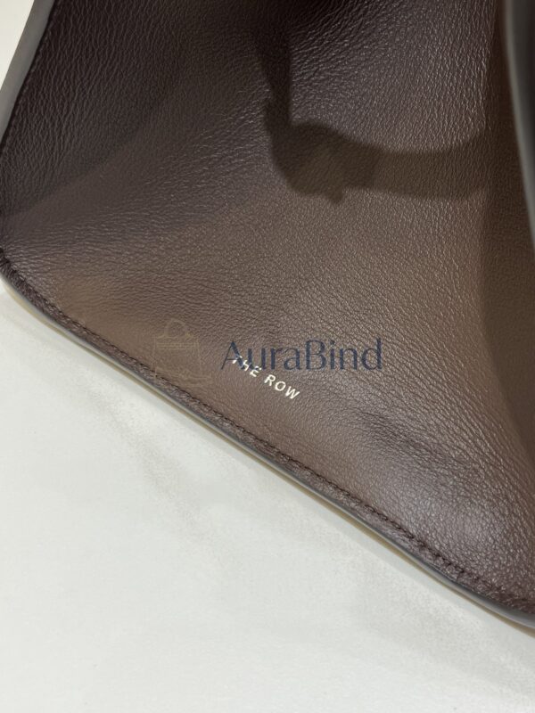 TR Shoulder 12 Series (Plain Chocolate)