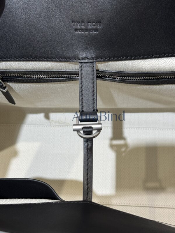 TR Marlo 17 Series (Black)